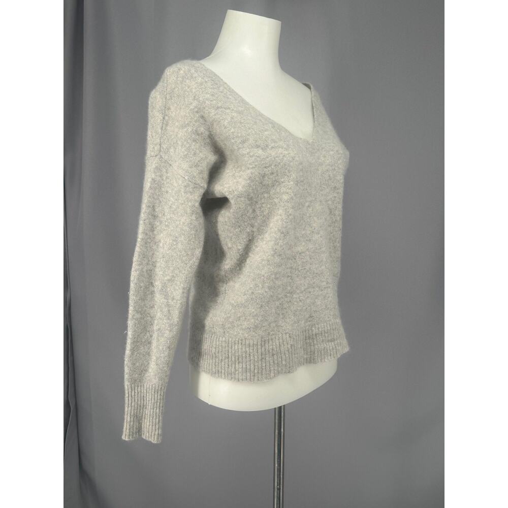 27 Miles Sweater Womens Medium Gray V Neck Fuzzy Knit Pullover Cozy Casual - Picture 2 of 12
